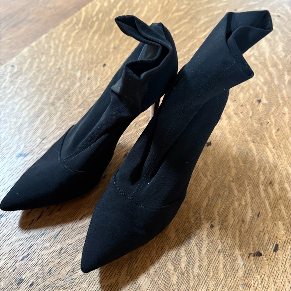 Gianvito Rossi Black Heels Sleek Minimalist Design